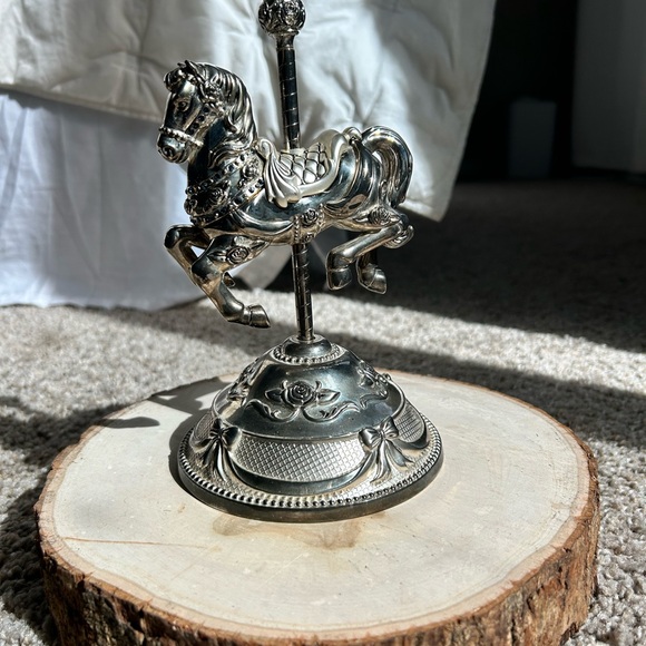 Vintage Wallace Silversmiths Silver Carousel Horse musical box - Picture 7 of 11